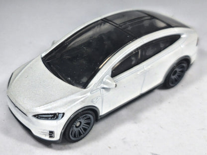 Tesla Model X Matchbox 2021 Mainline 1:64 Luzak Biały – zdjęcie 2