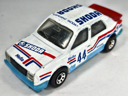 SKODA 130 LR Matchbox 1986 Biały 1:57 – zdjęcie 2