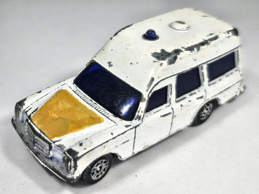 MERCEDES BENZ 2200 BINZ AMBULANCE Corgi Juniors Corgi '80 1:50 Made in UK – zdjęcie 2