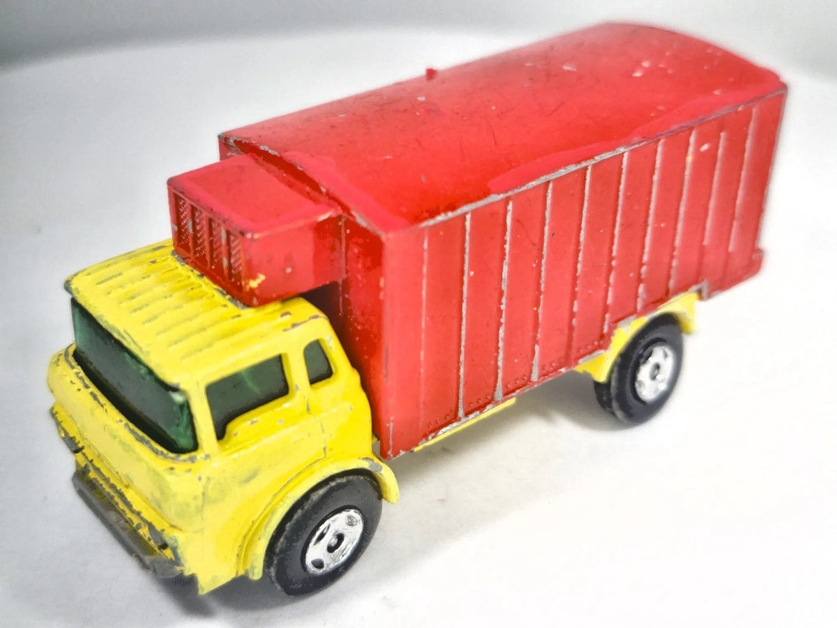 G.M.C. REFRIGERATOR TRUCK, Matchbox, Made in England, No.44, Żółty, 1:87 – zdjęcie 2