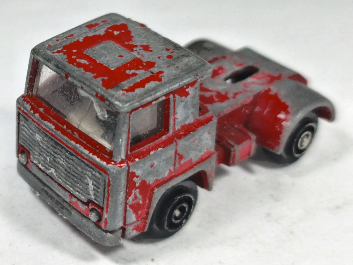 Ciągnik Siodłowy Playart '70 Czerwony 1:87 – zdjęcie 2