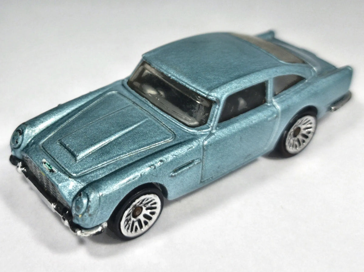 Aston Martin DB5 Hot Wheels 2013 1:64 Luzak Niebieski – zdjęcie 2