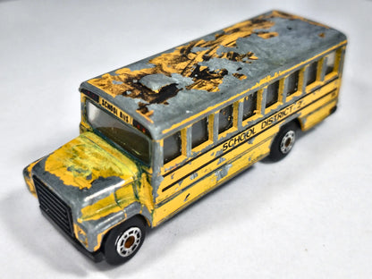SCHOOL BUS VINTAGE MODEL Matchbox 1985 Żółty 1:95 – zdjęcie 2