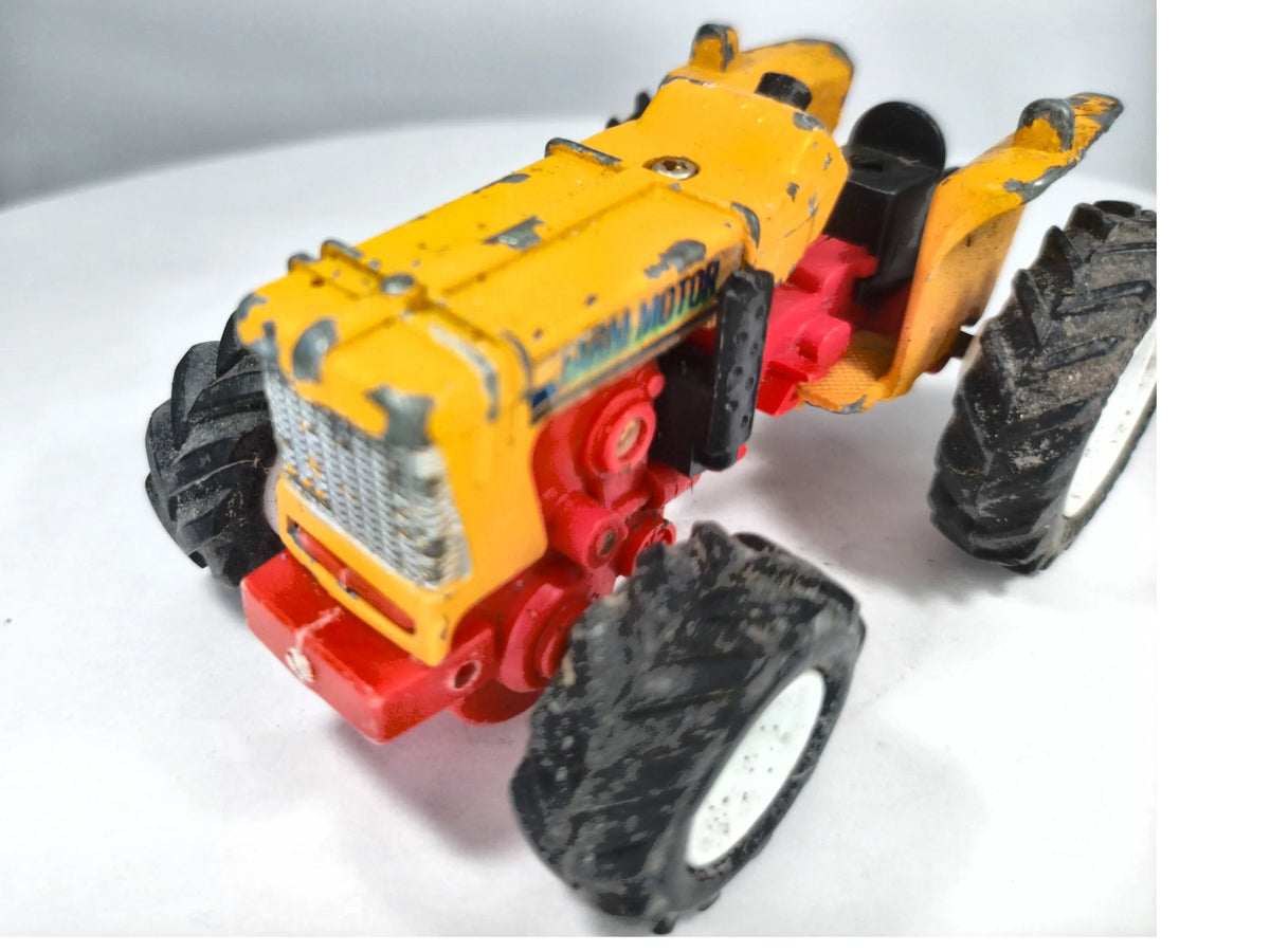 Traktor Massey Harris 1980's 1:43 Traktor Luzak Żółty