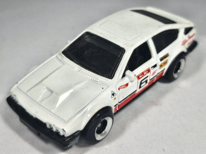 ALFA ROMEO GTV6 3.0, Hot Wheels Premium 2022, Die cast HKG48, Biały, 1:64 – zdjęcie 2