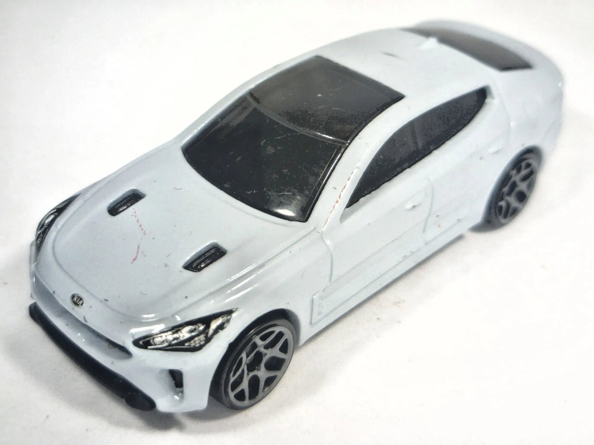 KIA STINGER GT, Hot Wheels 2019, Die cast GHB37, Szary Szarak 1:64 Resoraki – zdjęcie 2