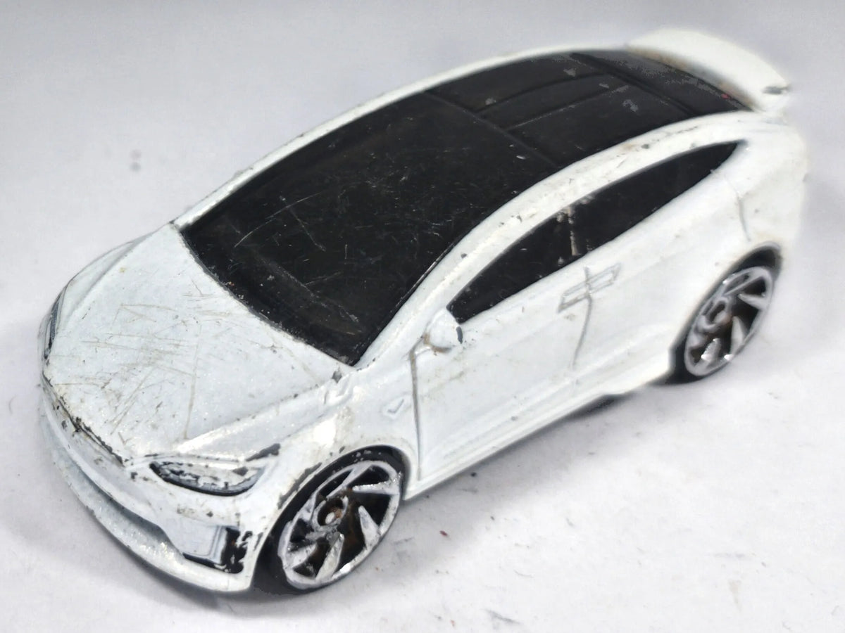 Tesla Model X Hot Wheels 2016 Mainline 1:64 Luzak Biały – zdjęcie 2