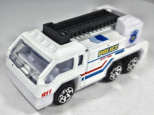 Wóz Ratowniczy 1:64 Wóz strażacki POLICE Luzak Biały – zdjęcie 2