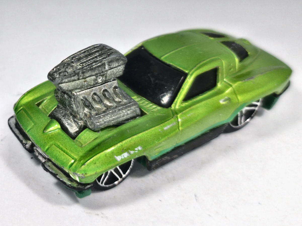 1963 Corvette ('Tooned) Hot Wheels 2004 First Editions 1:64 V8 Vega Luzak – zdjęcie 2