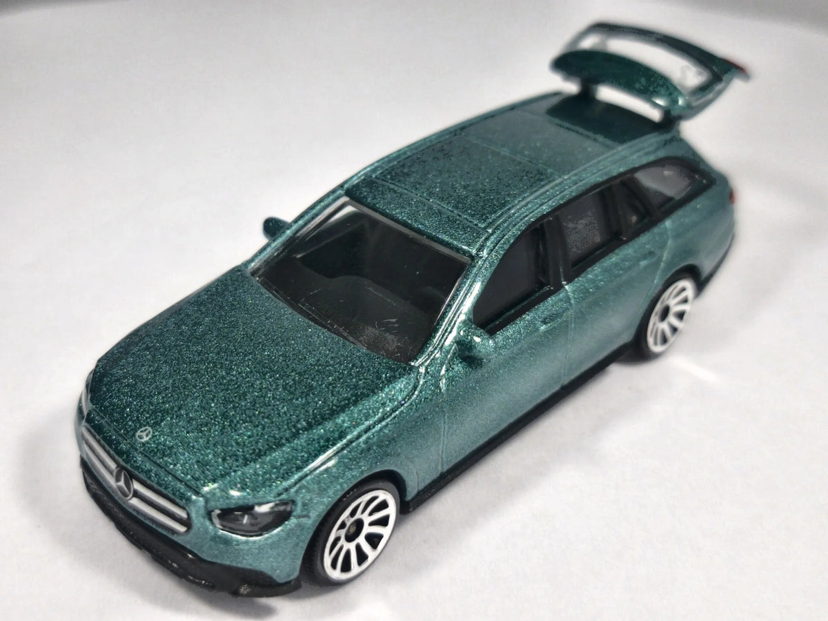 MERCEDES-BENZ E-CLASS ALL-TERRAIN KOMBI, Majorette, REF:2321, Zielony, 1:64 – zdjęcie 2