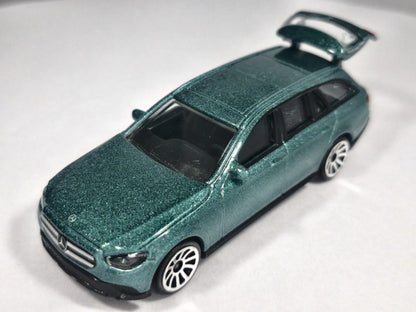 MERCEDES-BENZ E-CLASS ALL-TERRAIN KOMBI, Majorette, REF:2321, Zielony, 1:64 – zdjęcie 2