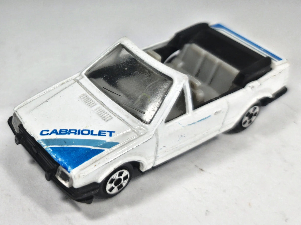 Ford Escort Cabriolet Zylmex 1:64 Kabriolet Biały Samochód osobowy – zdjęcie 2