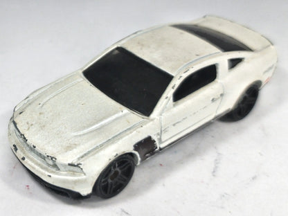 Ford Mustang GT Majorette 2009 1:64 Luzak Biały – zdjęcie 2
