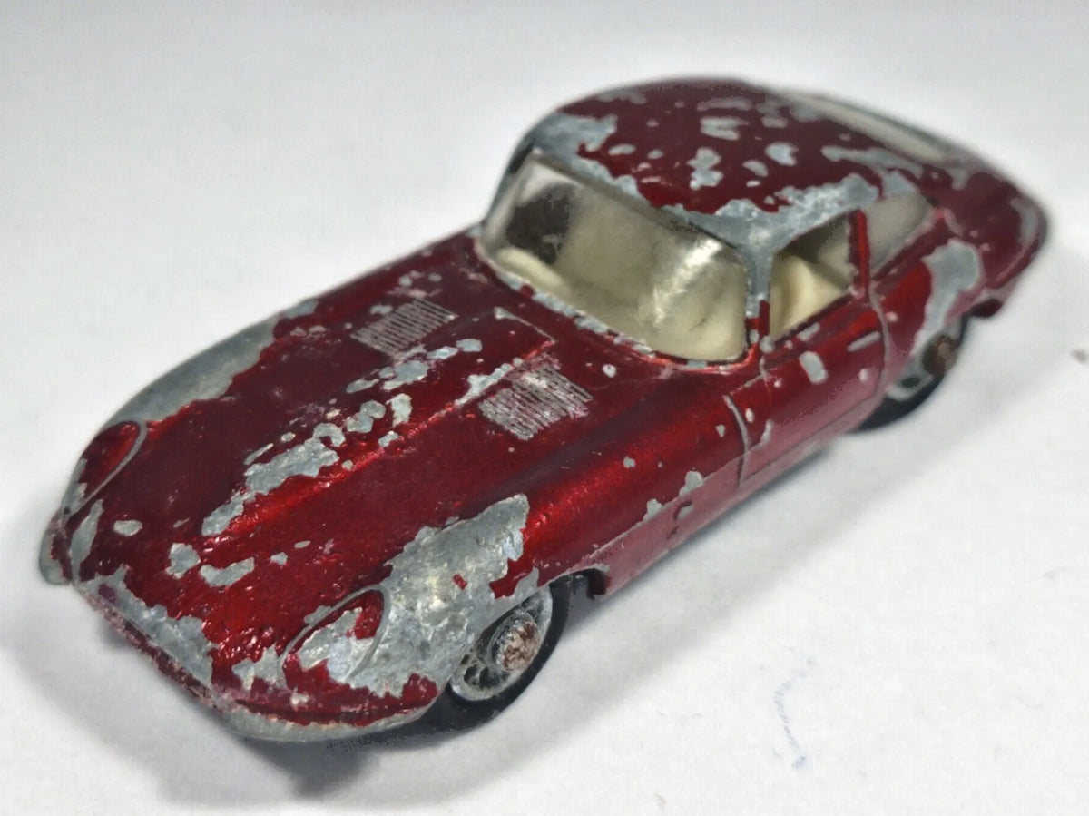 E-TYPE JAGUAR, Matchbox 1962, Made in England, Die cast 32, Czerwony, 1:64 – zdjęcie 2