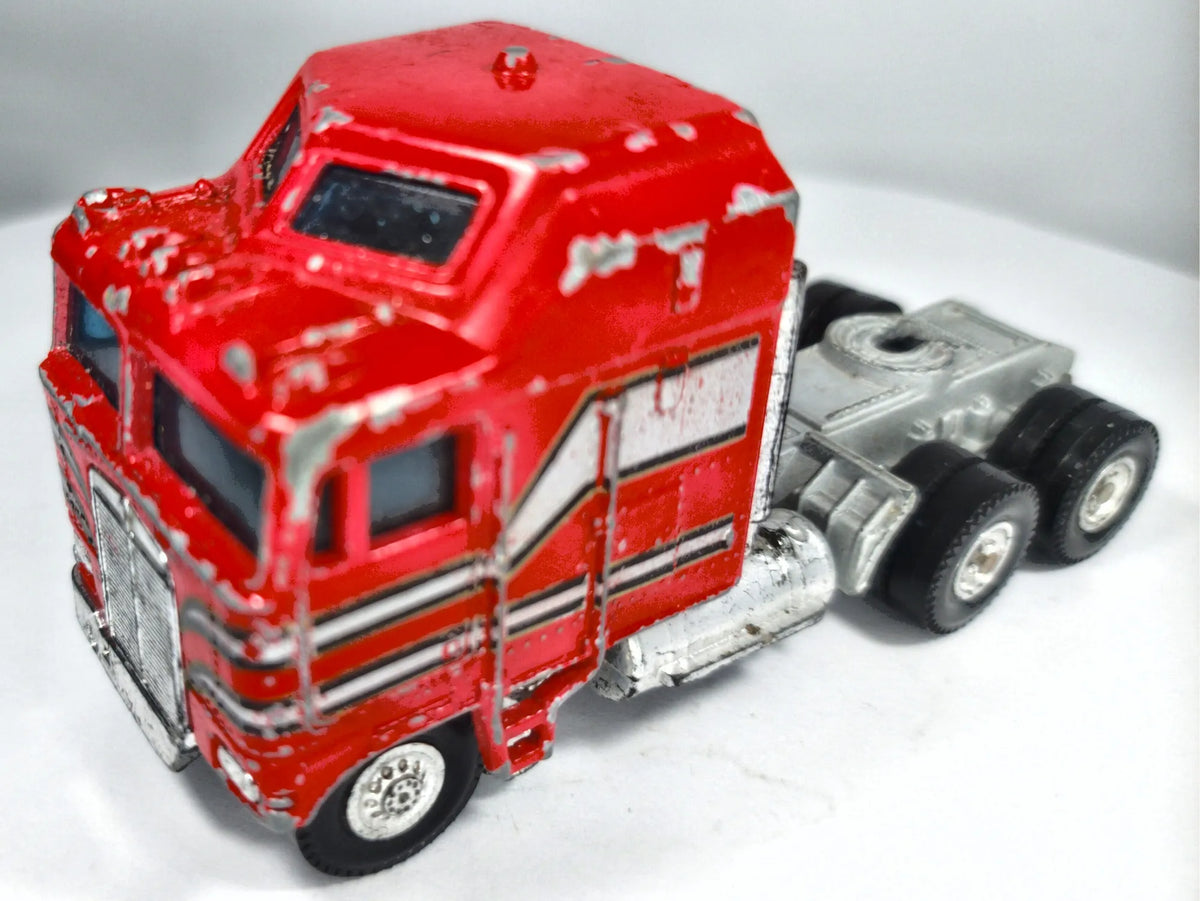 Ciągnik Siodłowy Kenworth K100 Aerodyne Yatming Czerwony 1:64 – zdjęcie 2