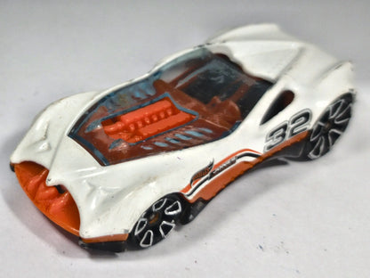 Cul8R Hot Wheels Fresh Metal 1:64 82 Luzak Biały – zdjęcie 2