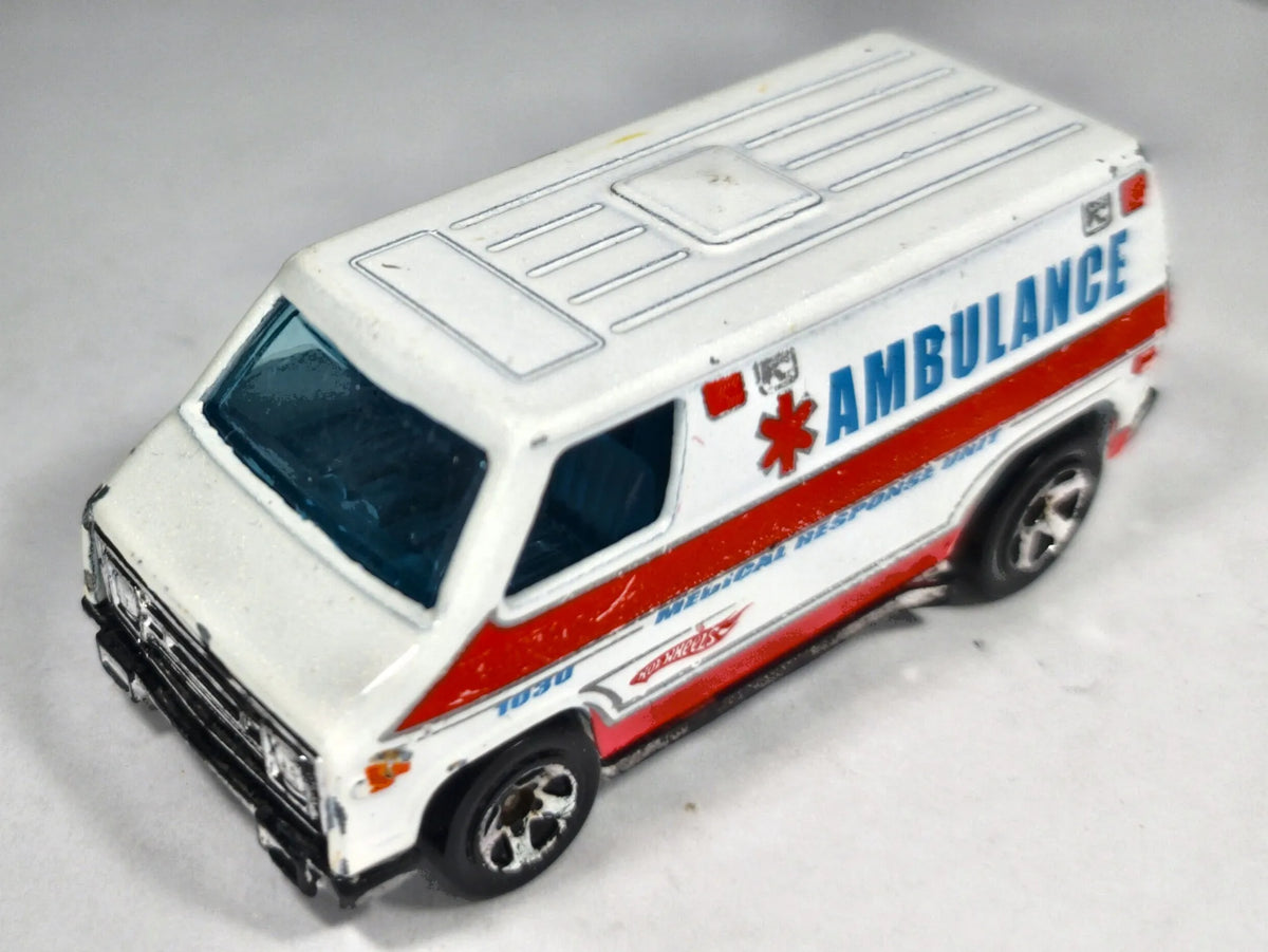 SUPER VAN AMBULANCE Race World: City Hot Wheels 1974-2010 Biały 1:64 – zdjęcie 2