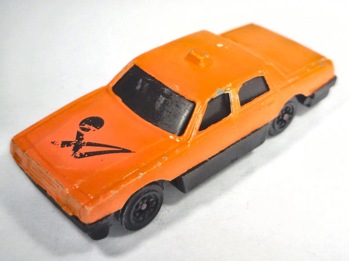 CLASSIC SEDAN jak Chevrolet Impala, Non Brand Die cast, Pomarańczowy, 1:64 – zdjęcie 2