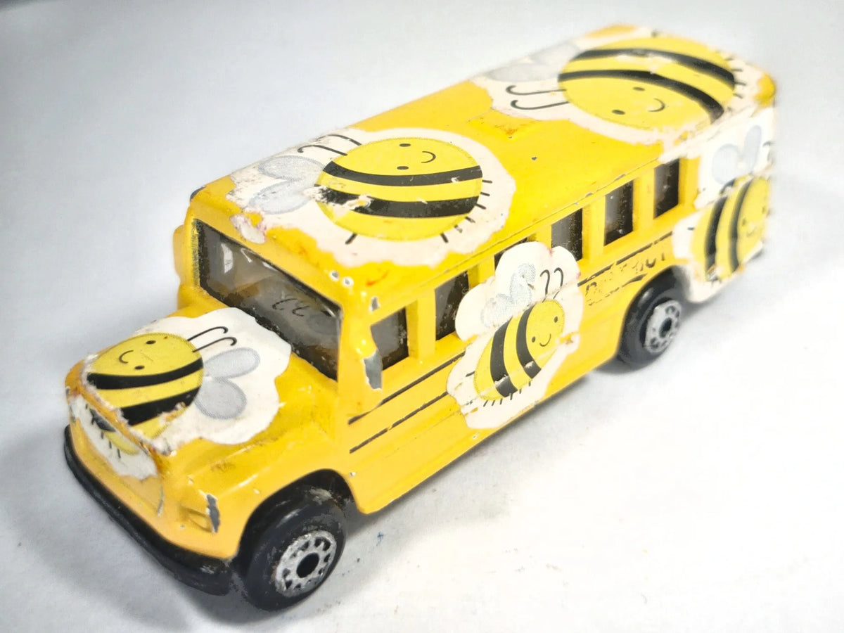 SCHOOL BUS Wersja PSZCZÓŁKA MAJA, Maisto, Die cast 73, Żółty 1:64, Resoraki – zdjęcie 2