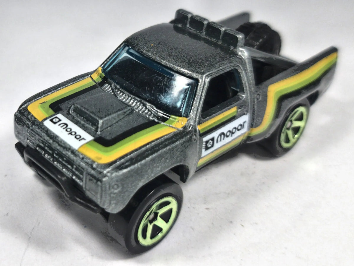 '87 Dodge D100 Hot Wheels 2018 HW Hot Trucks 1:64 Pickup mopar Luzak Szary – zdjęcie 2