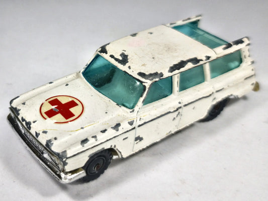 Ambulans Studebaker Wagonaire Husky '50 Biały 1:64 Made in Gt Britain – zdjęcie 2