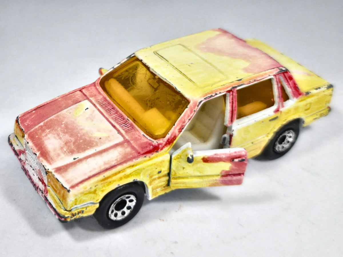 Volvo 760 Matchbox 1986 Żółty 1:57 Custom Art – zdjęcie 2