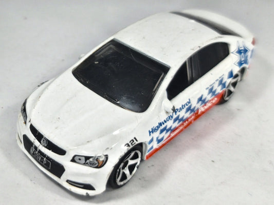 Holden VF Commodore SSV Matchbox 2022 Mainline 1:64 Highway Patrol Policja – zdjęcie 2