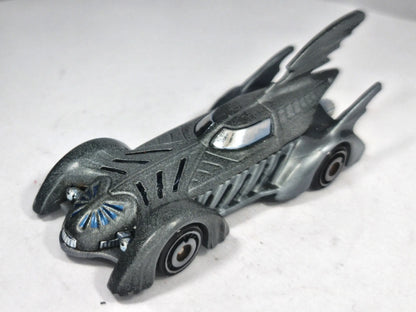 Batmobile DC COMICS (s22) Hot Wheels 1:64 Szary Batman Forever Batmobile – zdjęcie 2