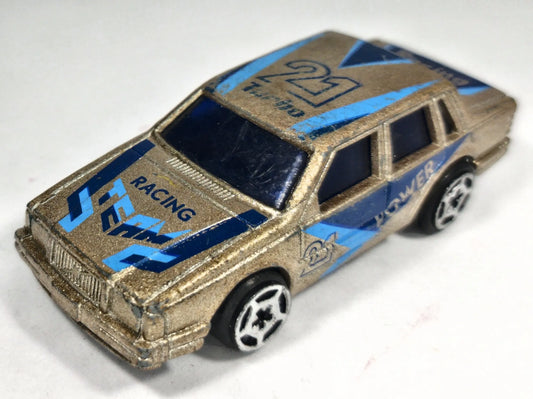 VOLVO 245 Blue-Box '80 Złoty 1:62 – zdjęcie 2