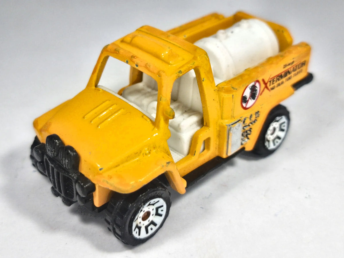 FOAM FIRE TRUCK, BUG TERMINATOR, Matchbox 2001 Die cast Żółty 1:64 Resoraki – zdjęcie 2