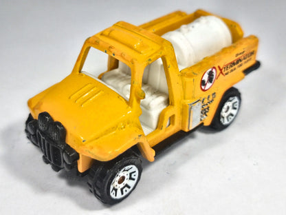 FOAM FIRE TRUCK, BUG TERMINATOR, Matchbox 2001 Die cast Żółty 1:64 Resoraki – zdjęcie 2