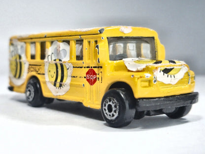 SCHOOL BUS Wersja PSZCZÓŁKA MAJA, Maisto, Die cast 73, Żółty 1:64, Resoraki – zdjęcie 9