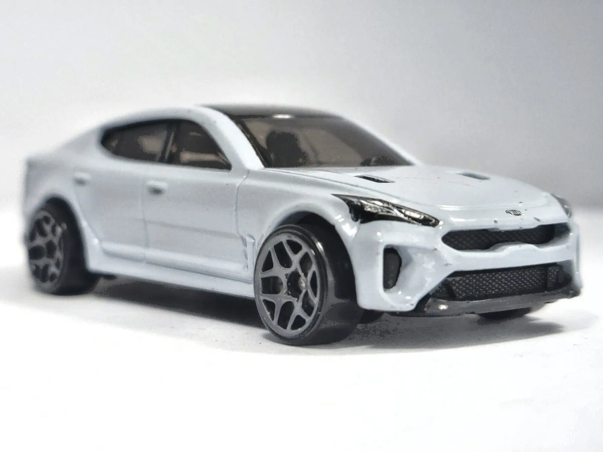 KIA STINGER GT, Hot Wheels 2019, Die cast GHB37, Szary Szarak 1:64 Resoraki – zdjęcie 9