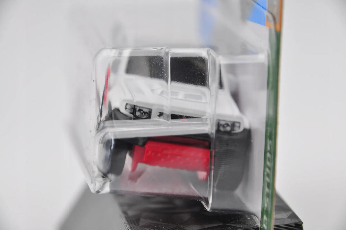 Mitsubishi Pajero Evolution Mud Studs Hot Wheels 2021 Biały 1:64 – zdjęcie 8