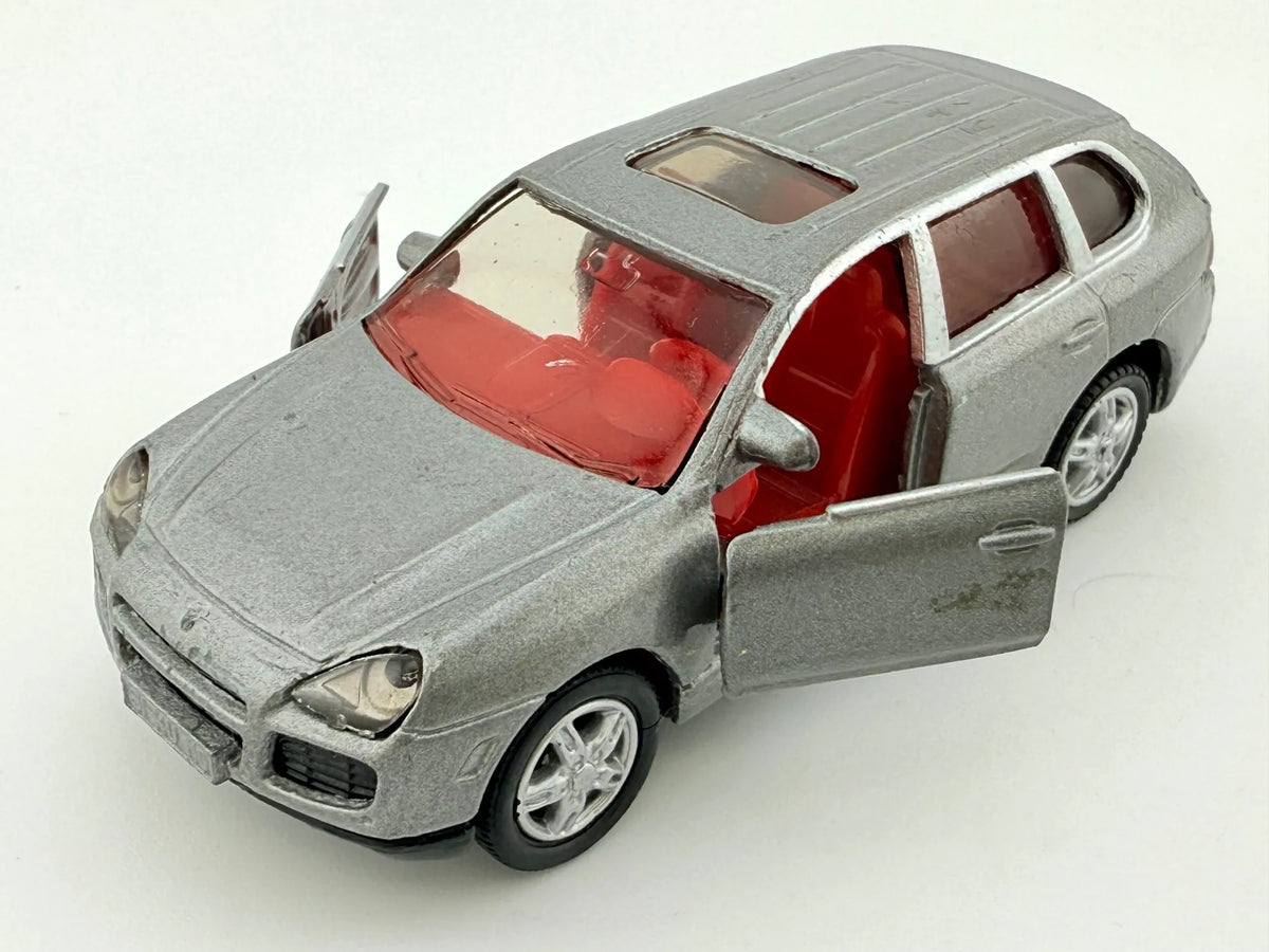 Porsche Cayenne Turbo SIKU Srebrny 1:68 – zdjęcie 10