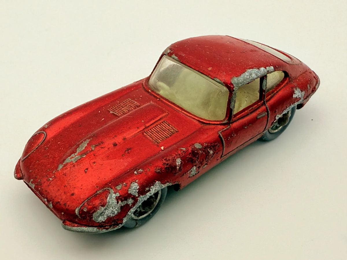 E Type Jaguar Lesney Czerwony 1:64 Made in Anglia – zdjęcie 9