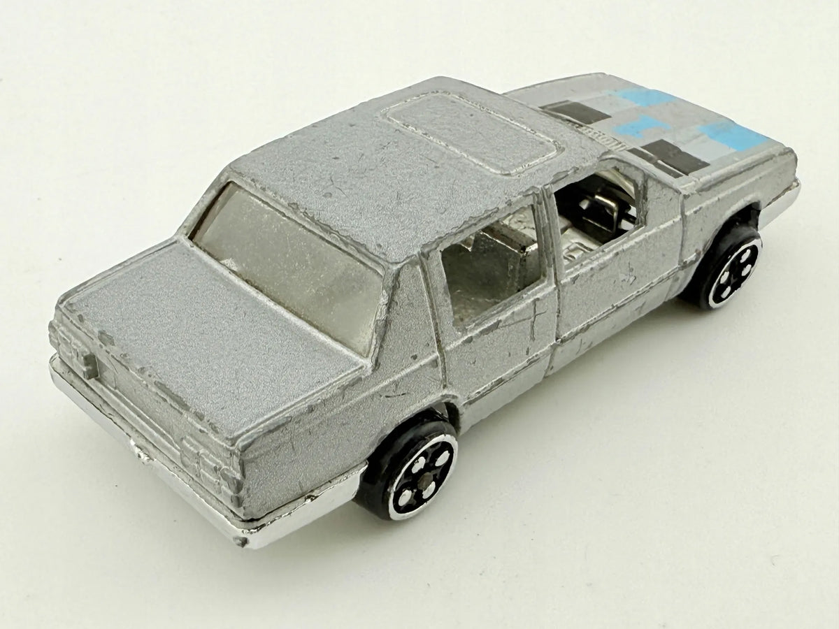 Europejski Sedan Klasy Średniej Z Lat 80. Dynawheels Zylmex Srebrny 1:64 – zdjęcie 8