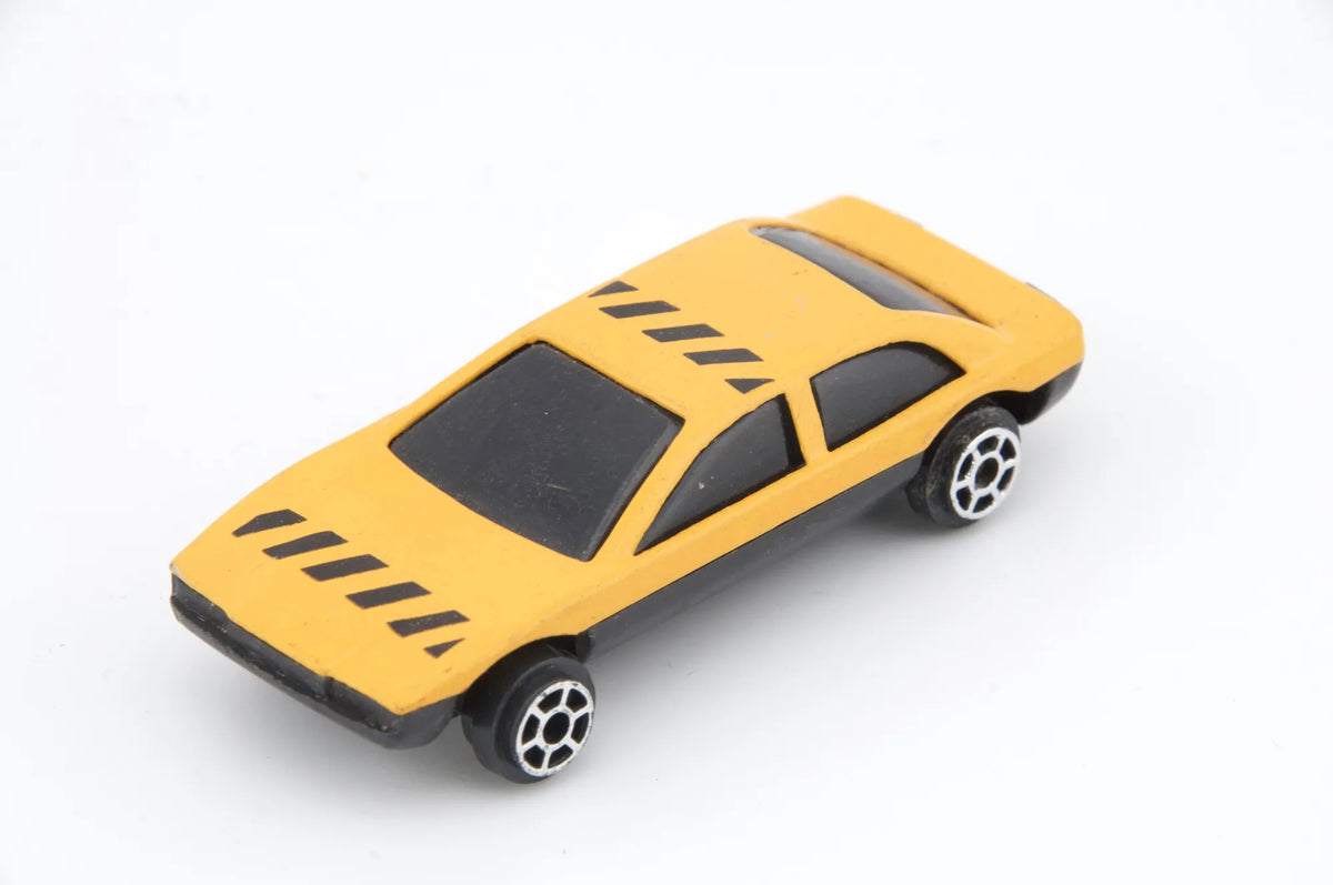 Sportowy Coupe Żółty 1:64 – zdjęcie 7