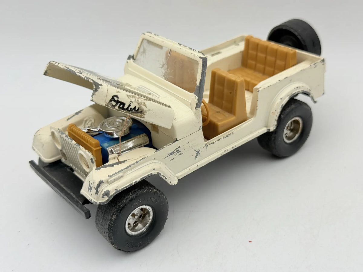 Jeep Ertl '80 Kremowy 1:20 – zdjęcie 9