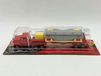 Ciężarówka CIĄGNIK SIODŁOWY CYSTERNA Serie 200 Majorette '90 Czerwony 1:86 – zdjęcie 7