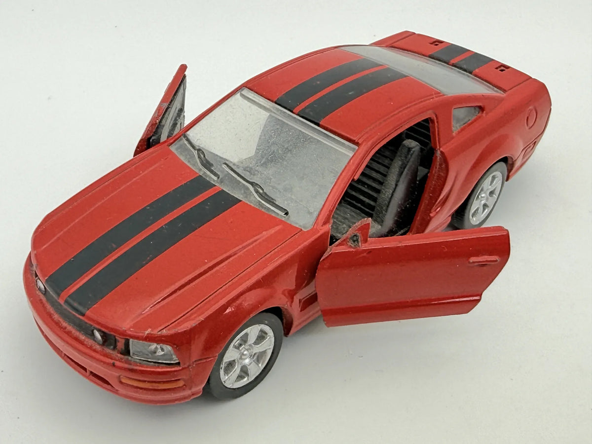 FORD MUSTANG GT z 2006 r. AmerCom Collection, Die cast, Czerwony, 1:38 – zdjęcie 8