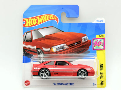 '92 FORD MUSTANG Hot Wheels 2024 Czerwony 1:64 – zdjęcie 5