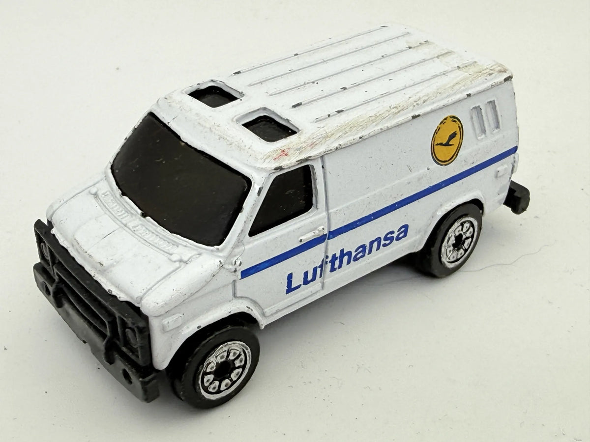 US VAN LUFTHANSA AIRPORT, Old Welly, Die cast, Biały, 1:64, Resoraki
