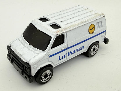 US VAN LUFTHANSA AIRPORT, Old Welly, Die cast, Biały, 1:64, Resoraki