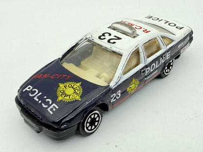 Ford Crown Victoria Czarny 1:64 – zdjęcie 8