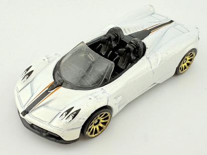 '17 PAGANI HUAYRA ROADSTER, Hot Wheels 2017, Die cast DTW86, Biały, 1:64 – zdjęcie 9