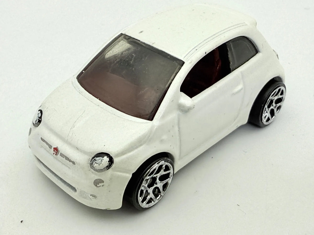 Fiat 500, Hot Wheels 2013, resoraki, die cast, 1:64, biały – zdjęcie 8