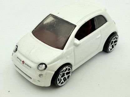 Fiat 500, Hot Wheels 2013, resoraki, die cast, 1:64, biały – zdjęcie 8