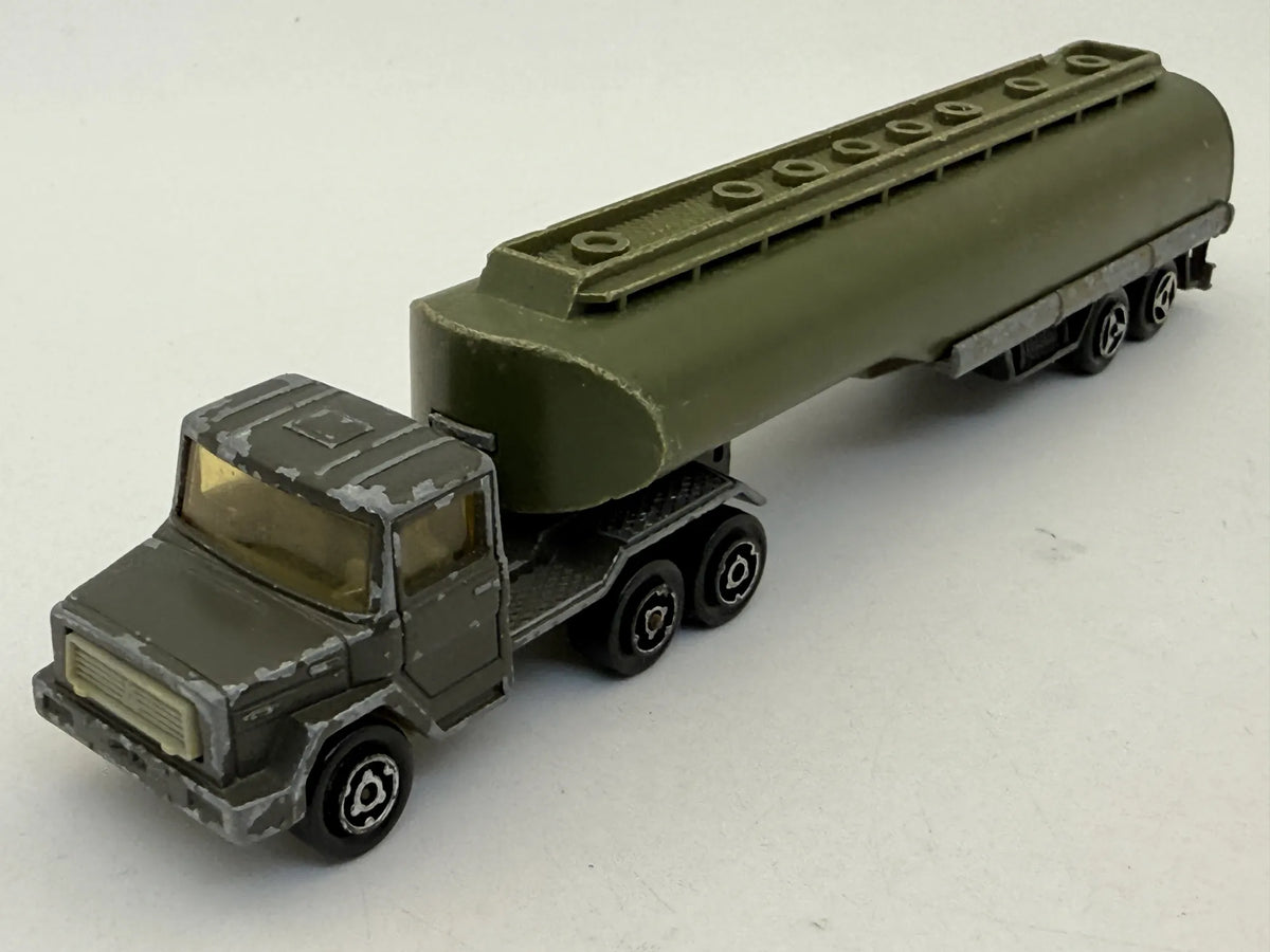 Ciężarówka CYSTERNA WOJSKOWA Majorette 1970 Oliwkowy 1:100 Made in France – zdjęcie 5