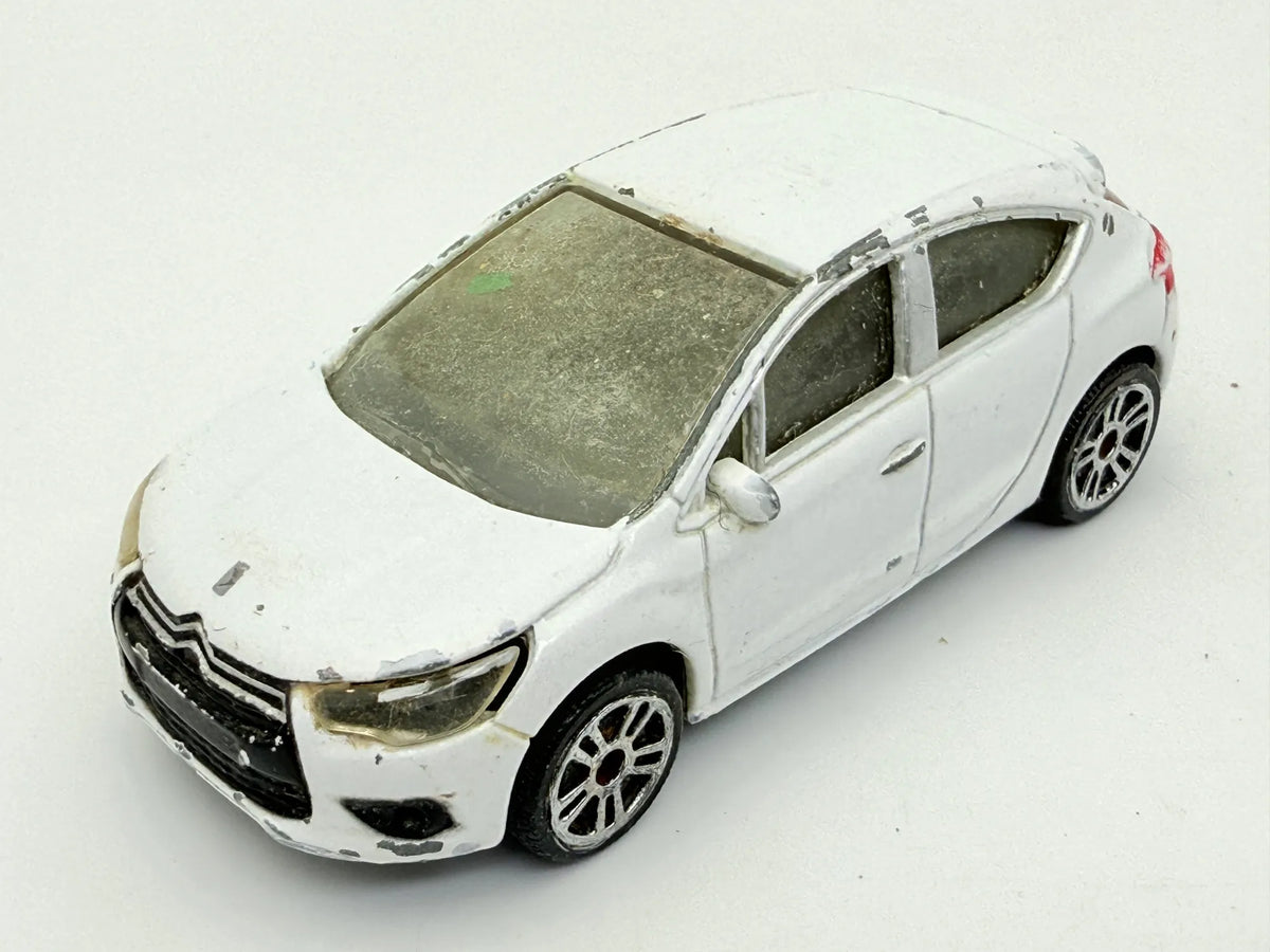 Citroën Ds4 Majorette Biała 1:64 – zdjęcie 9